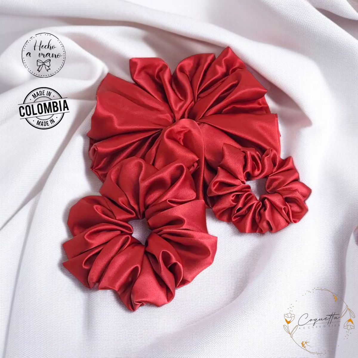 GENERICO - Set de Scrunchies en Satín Tamaños Maxi Estándar y Mini color Rojo