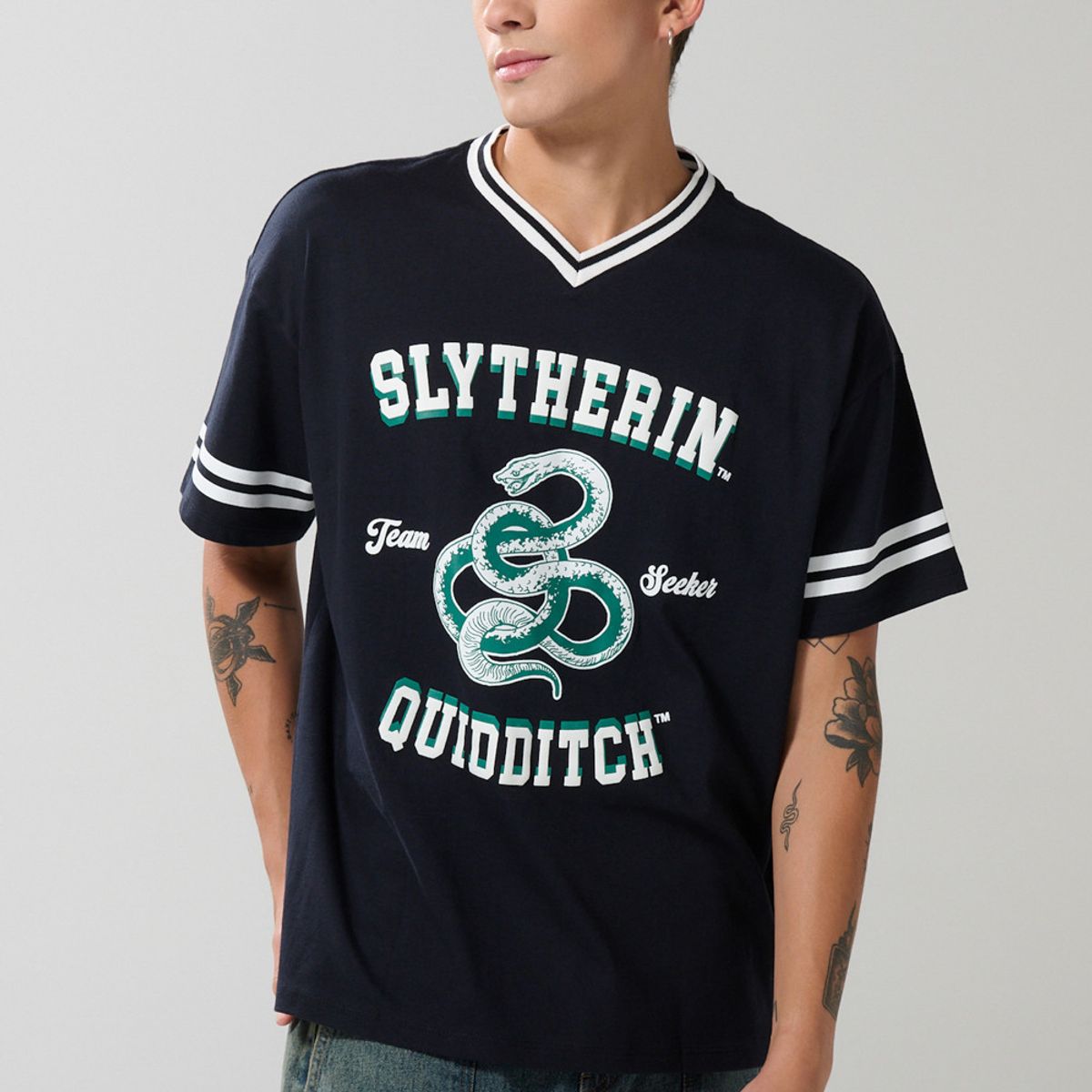 KOAJ - KOAJ Camiseta cuello V azul intensa con arte de Harry Potter Hombre