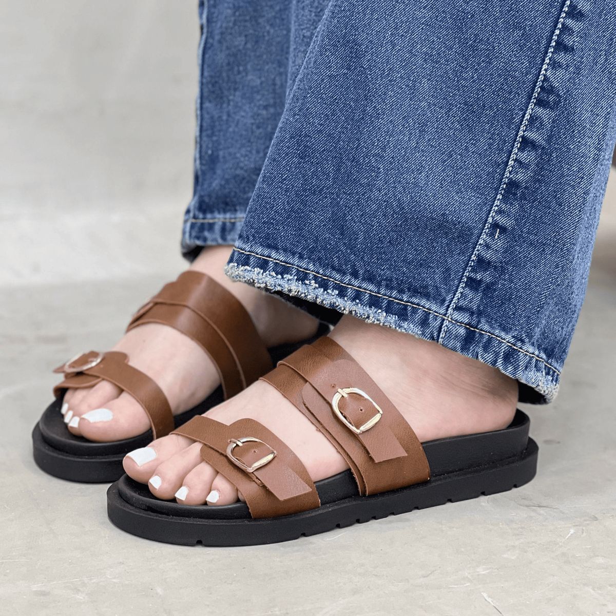 GENERICO - Sandalias planas de moda con hebillas doradas