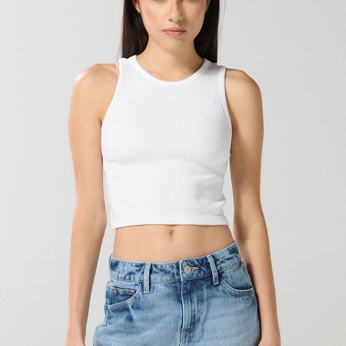 KOAJ - KOAJ Short azul claro en jean con tiro alto y ligeros desgas Short azul claro en jean con tiro alto y ligeros desgas Mujer