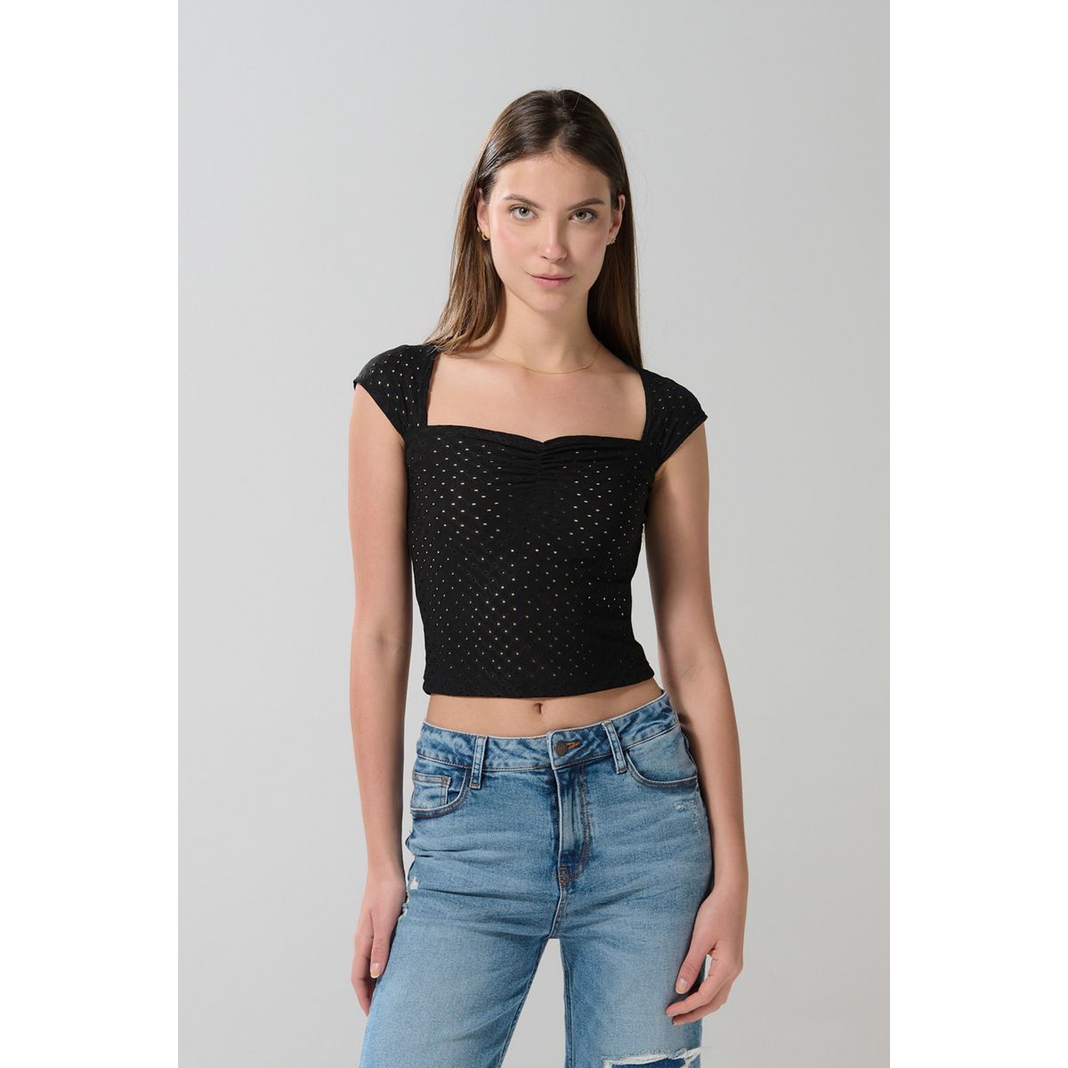KOAJ - KOAJ Camiseta negra con texturas, escote corazón y manga cor Mujer