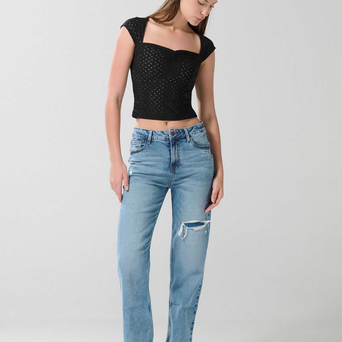 KOAJ - KOAJ Camiseta negra con texturas, escote corazón y manga cor Mujer