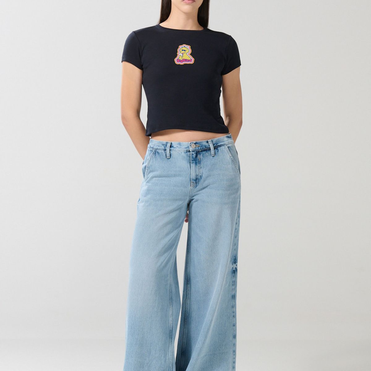 KOAJ - KOAJ Camiseta azul manga corta con arte de Plaza Sésamo Mujer