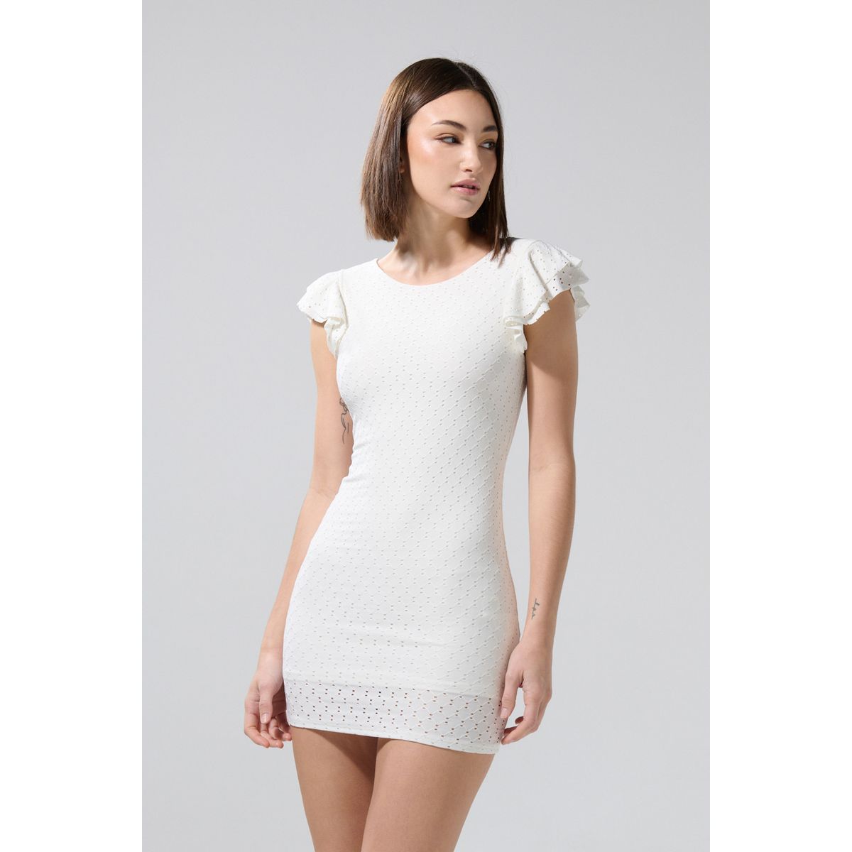 KOAJ - KOAJ Vestido medio unicolor con texturas y manga corta Mujer