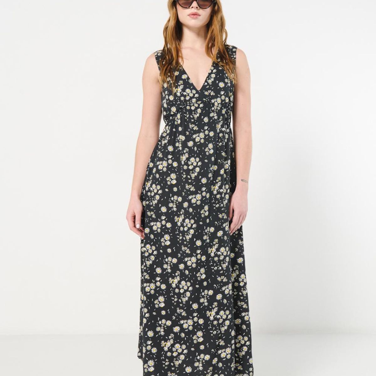 KOAJ - KOAJ Vestido negro largo con manga sisa y diseños de flores Mujer