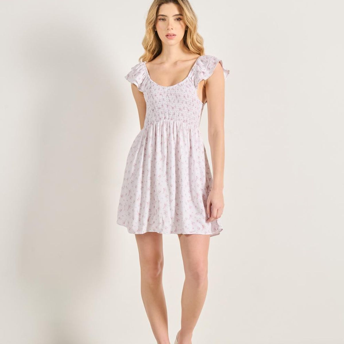 KOAJ - KOAJ Vestido corto crema con manga sisa y diseños de flores Mujer