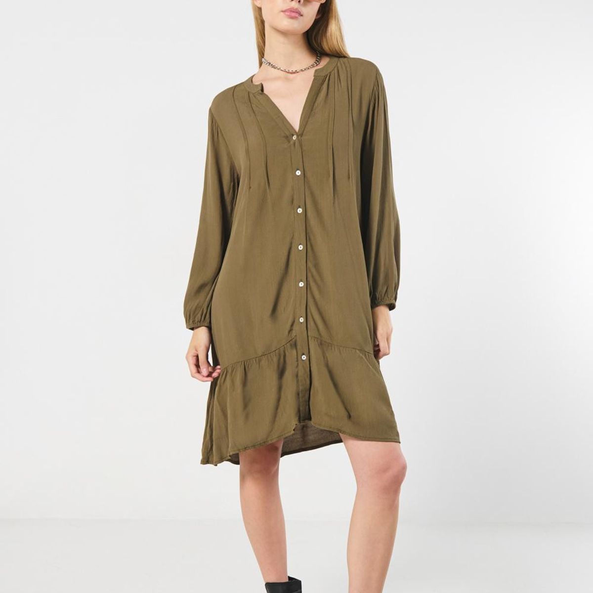 KOAJ - KOAJ Vestido corto café con cuello nerú, botones y manga 3/ Mujer