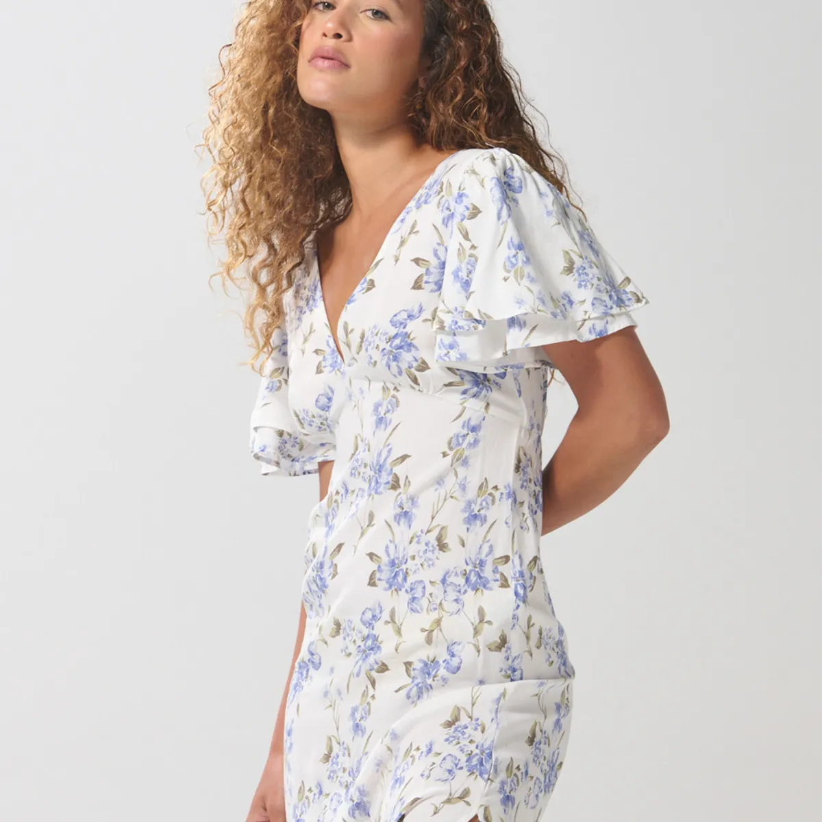 KOAJ - KOAJ Vestido crema claro largo con flores y escote V Mujer