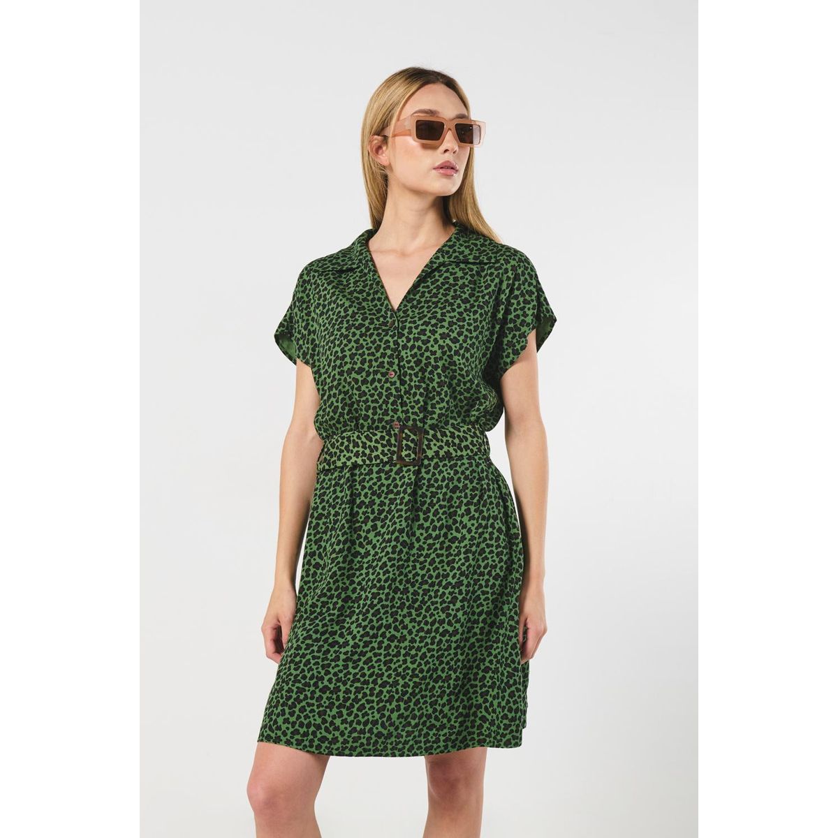 KOAJ - KOAJ Vestido corto verde con cinturón y diseños animal prin Mujer
