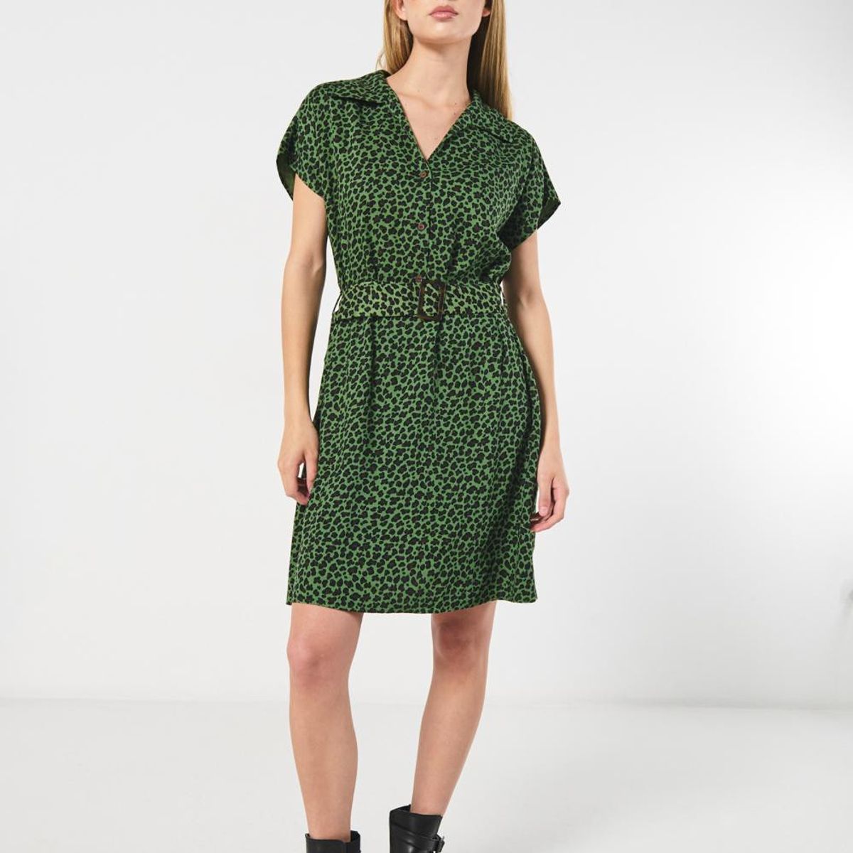 KOAJ - KOAJ Vestido corto verde con cinturón y diseños animal prin Mujer