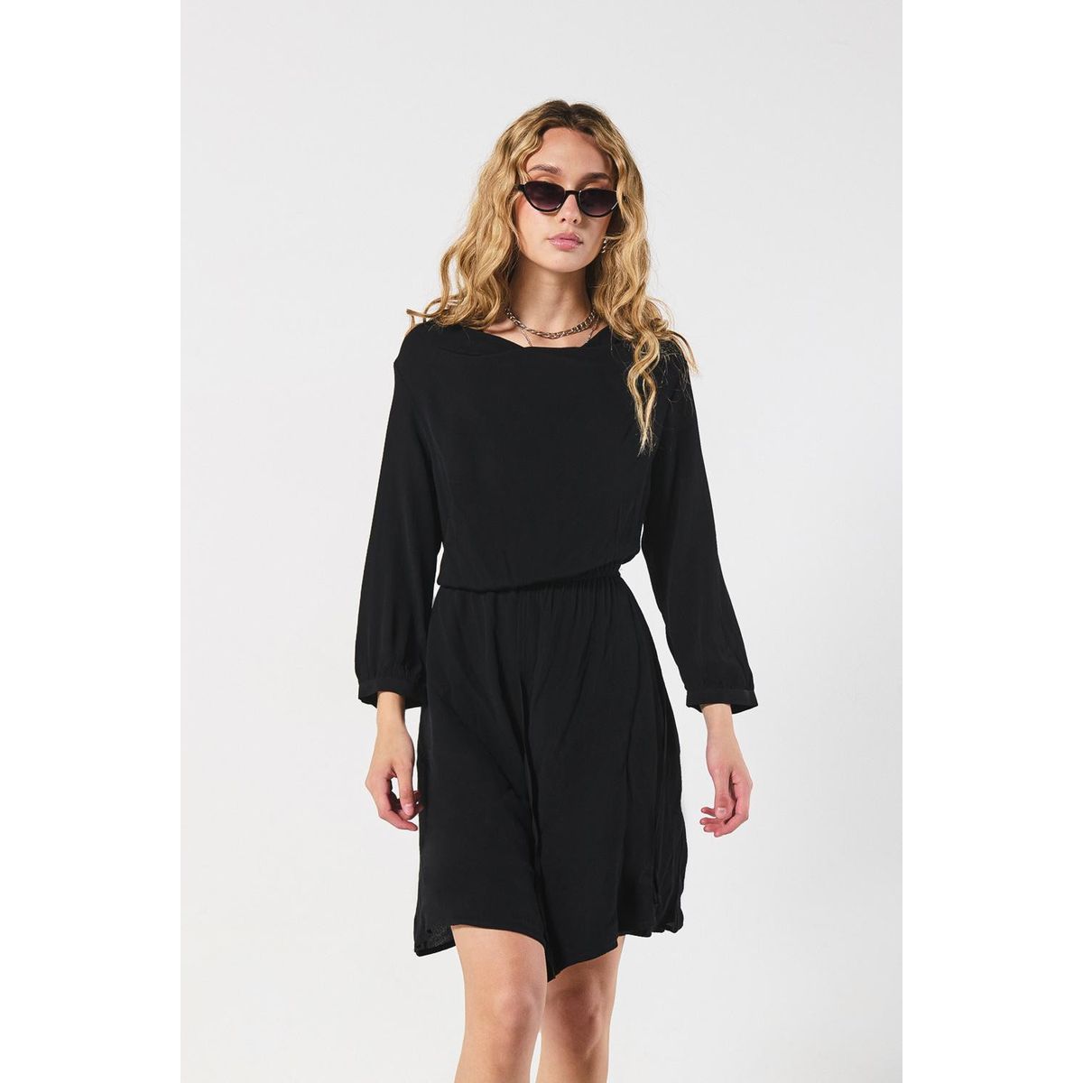 KOAJ - KOAJ Vestido corto negro con recogido en cintura y manga 3/ Mujer