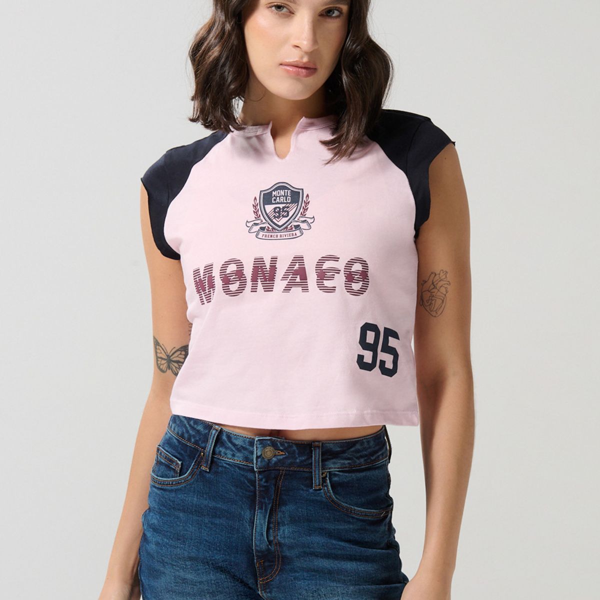 KOAJ - KOAJ Camiseta rosada con manga ranglan corta y arte college Mujer
