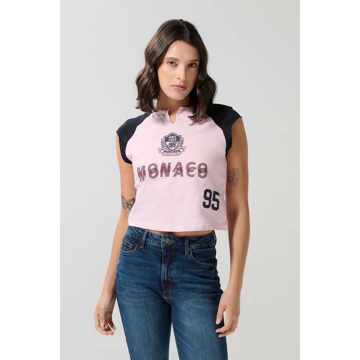 KOAJ - KOAJ Camiseta rosada con manga ranglan corta y arte college Mujer
