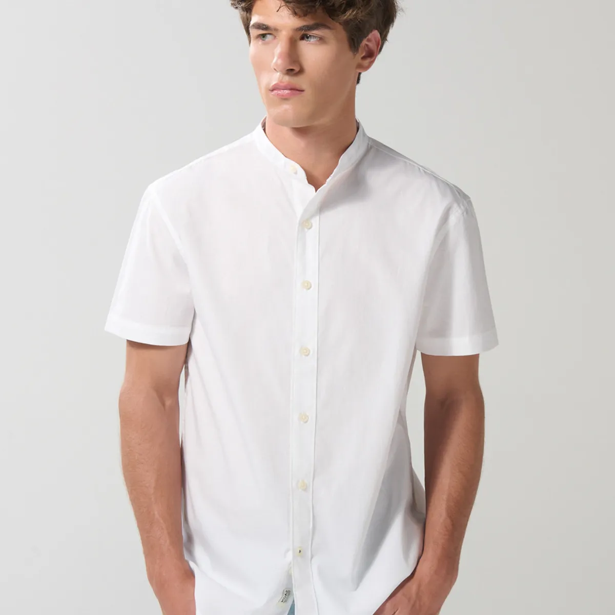 KOAJ - KOAJ Camisa cuello nerú unicolor en algodón con manga corta Hombre