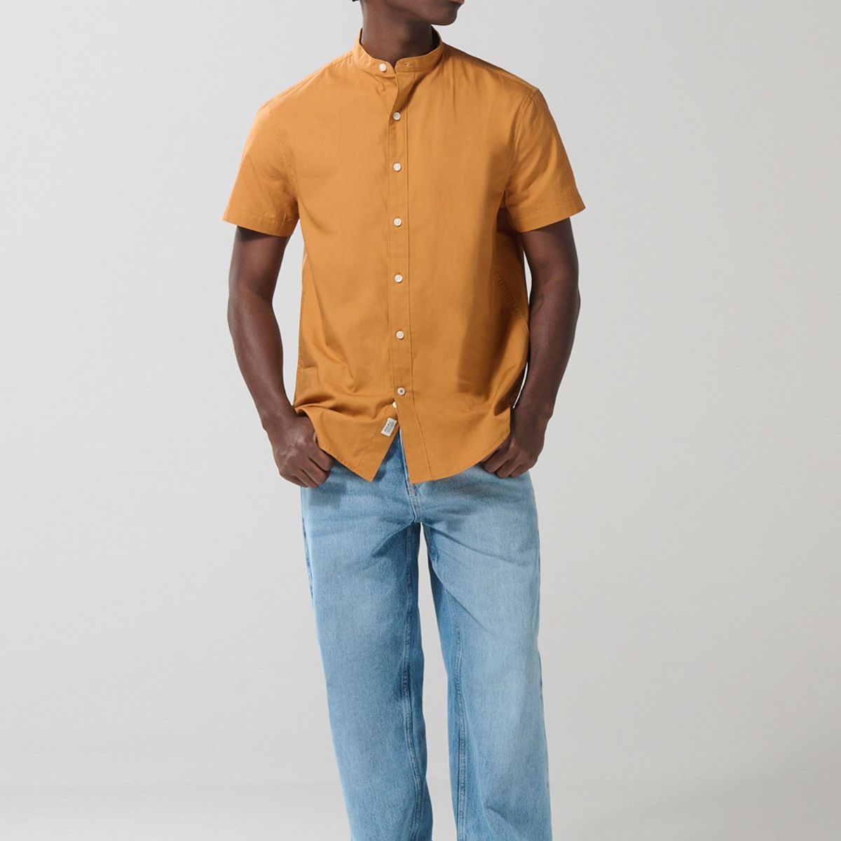 KOAJ - KOAJ Camisa cuello nerú unicolor en algodón con manga corta Hombre