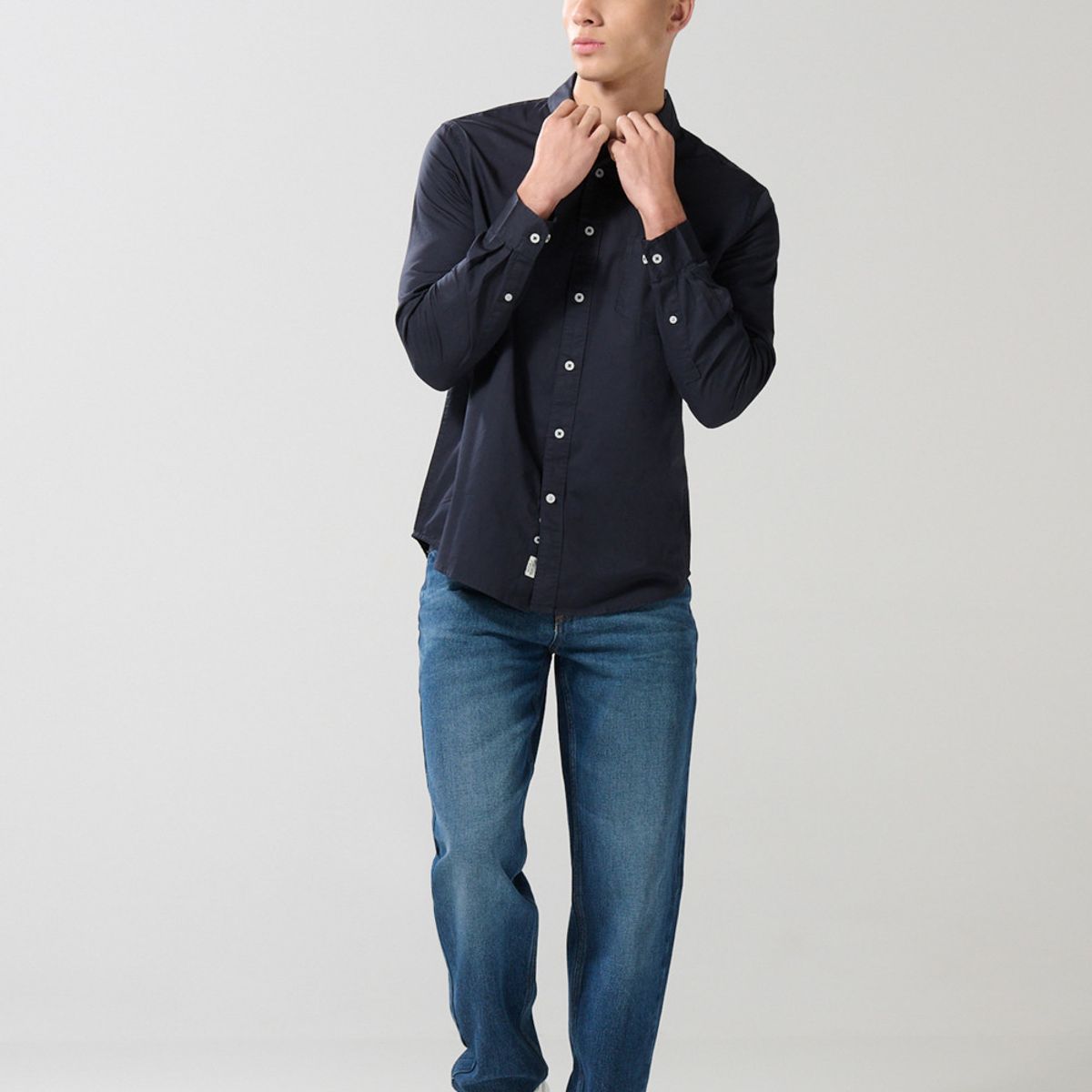 KOAJ - KOAJ Camisa unicolor cuello button down en algodón con bolsi Hombre