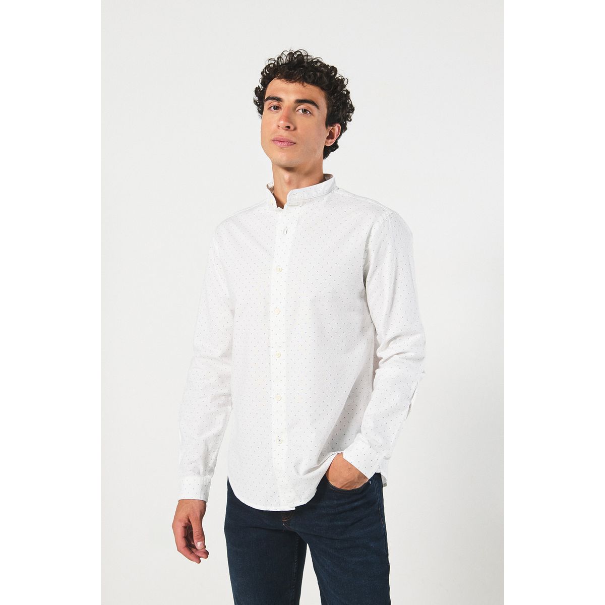 KOAJ - KOAJ Camisa blanca cuello nerú con diseños en mini print Hombre