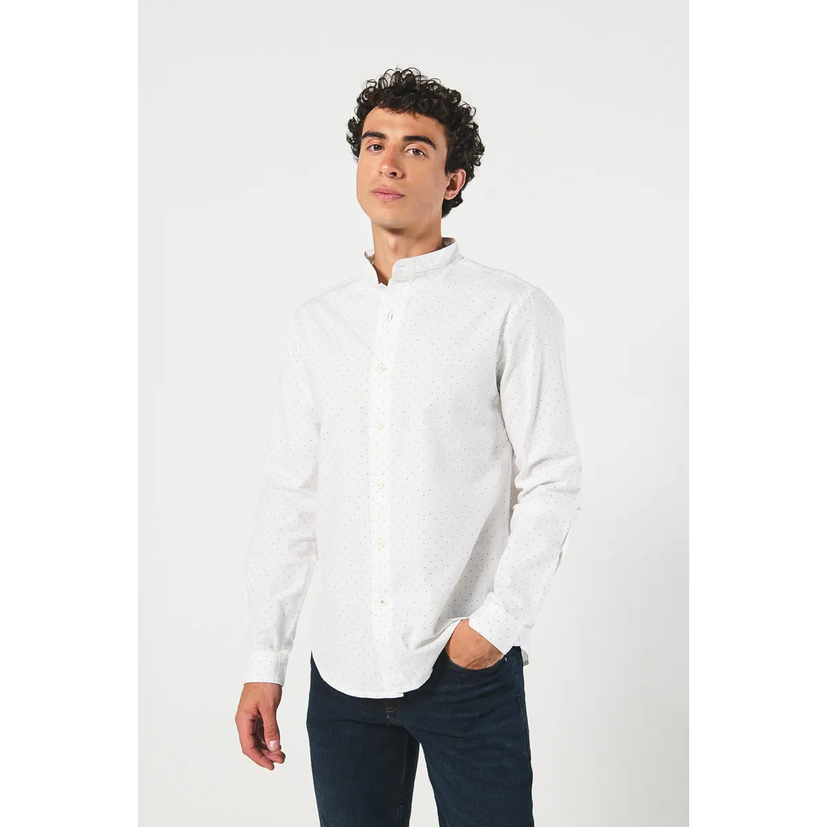 KOAJ - KOAJ Camisa blanca cuello nerú con diseños en mini print Hombre