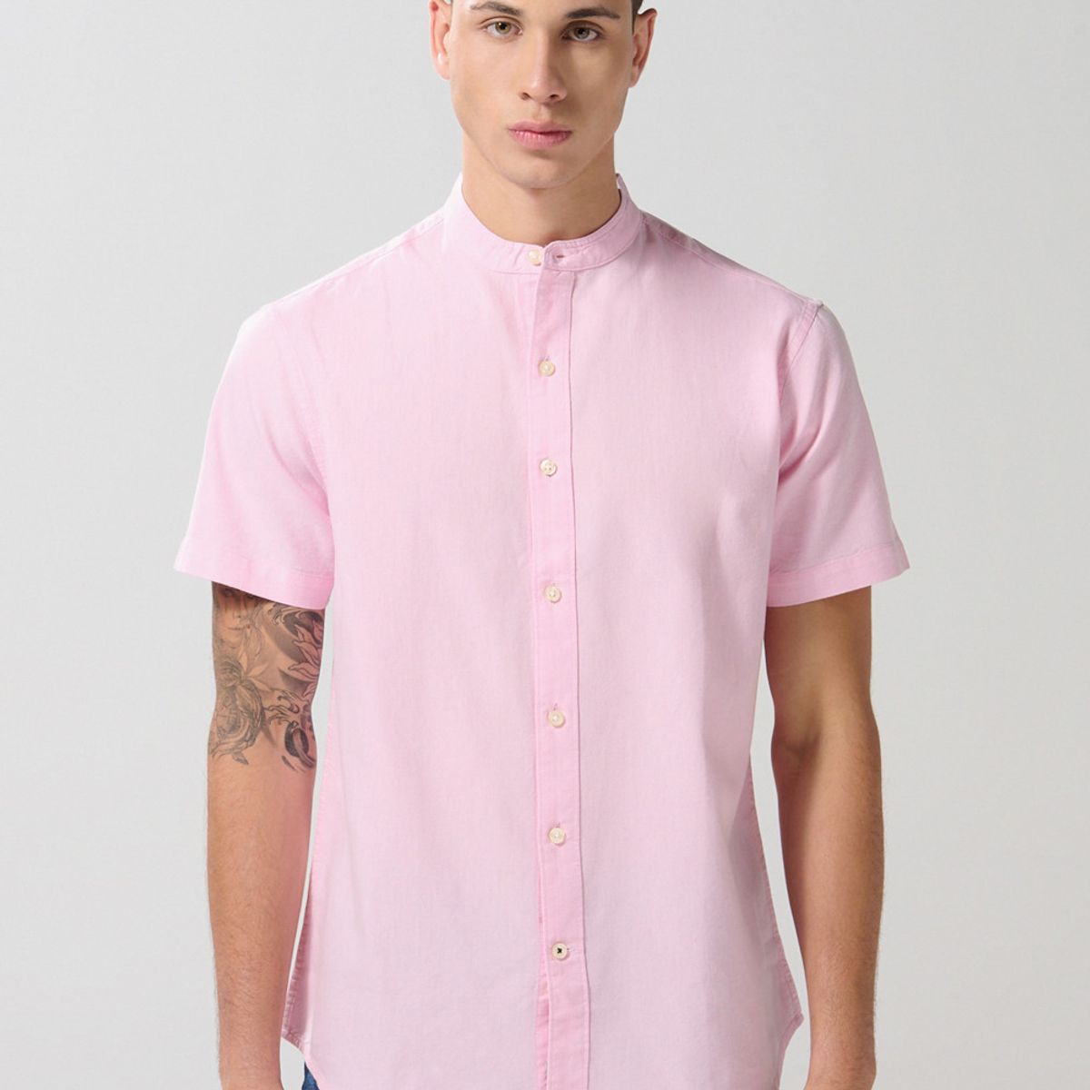 KOAJ - KOAJ Camisa cuello nerú unicolor con botones en frente Hombre