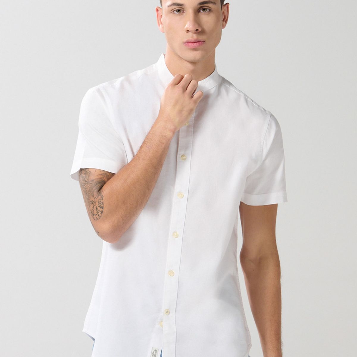 KOAJ - KOAJ Camisa cuello nerú unicolor con botones en frente Hombre