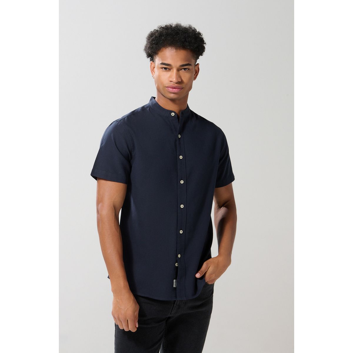 KOAJ - KOAJ Camisa cuello nerú unicolor con botones en frente Hombre