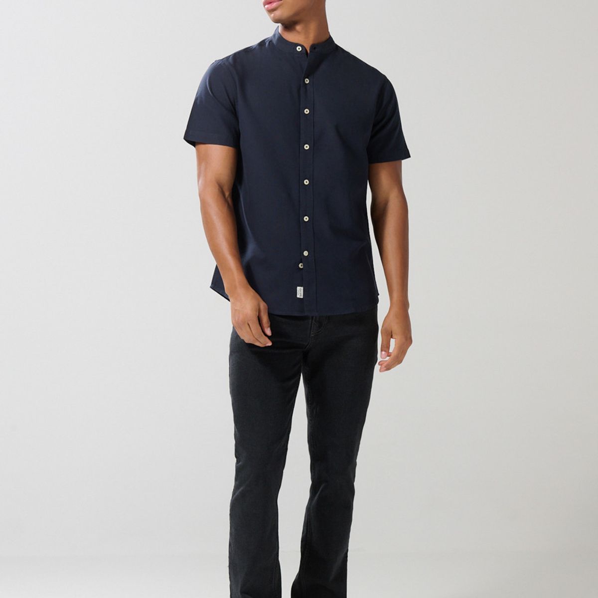 KOAJ - KOAJ Camisa cuello nerú unicolor con botones en frente Hombre
