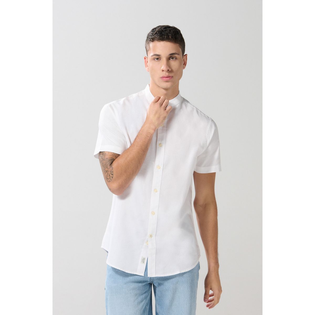 KOAJ - KOAJ Camisa cuello nerú unicolor con botones en frente Hombre