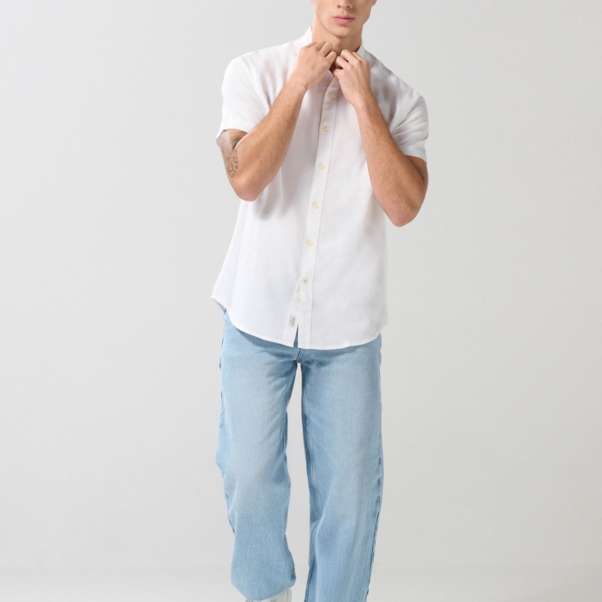 KOAJ - KOAJ Camisa cuello nerú unicolor con botones en frente Hombre