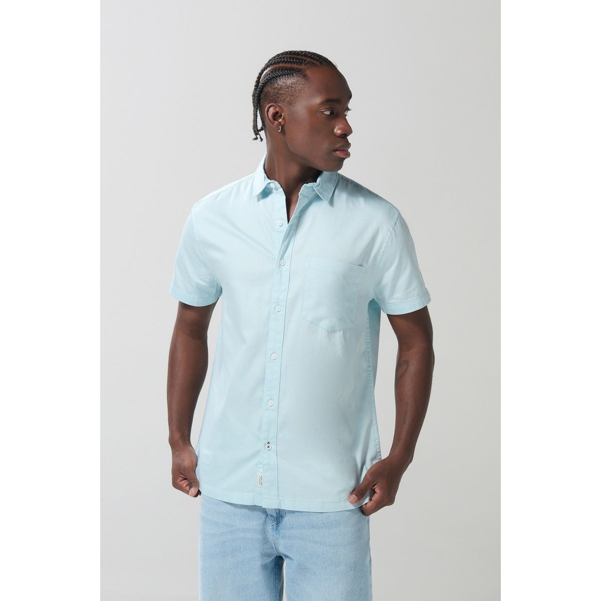KOAJ - KOAJ Camisa unicolor con botones, cuello sport collar y bols Hombre