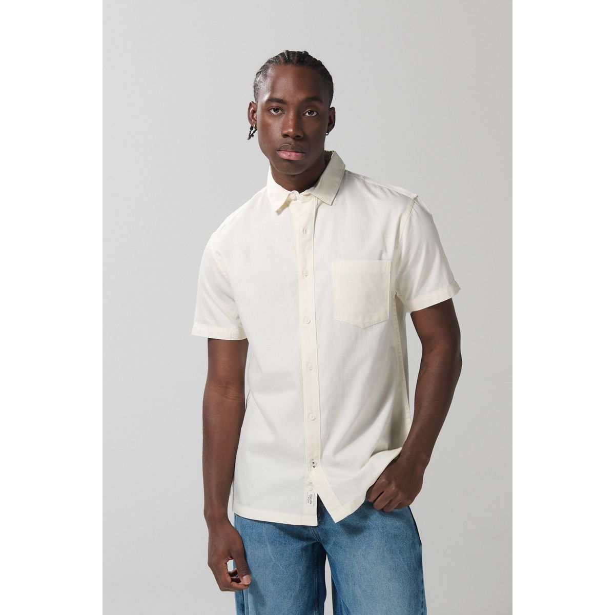 KOAJ - KOAJ Camisa unicolor con botones, cuello sport collar y bols Hombre