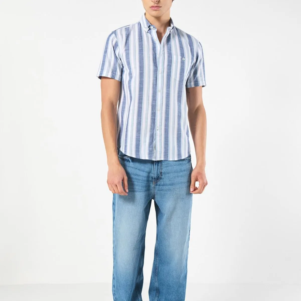 KOAJ - KOAJ Camisa crema manga corta con rayas azules y bolsillo Hombre