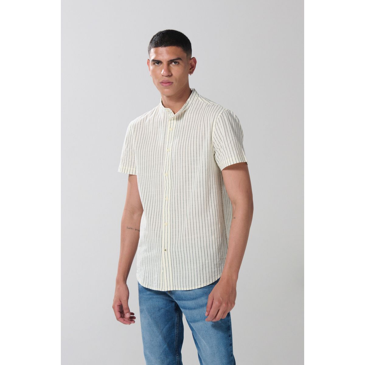 KOAJ - KOAJ Camisa unicolor a rayas manga corta con cuello nerú Hombre