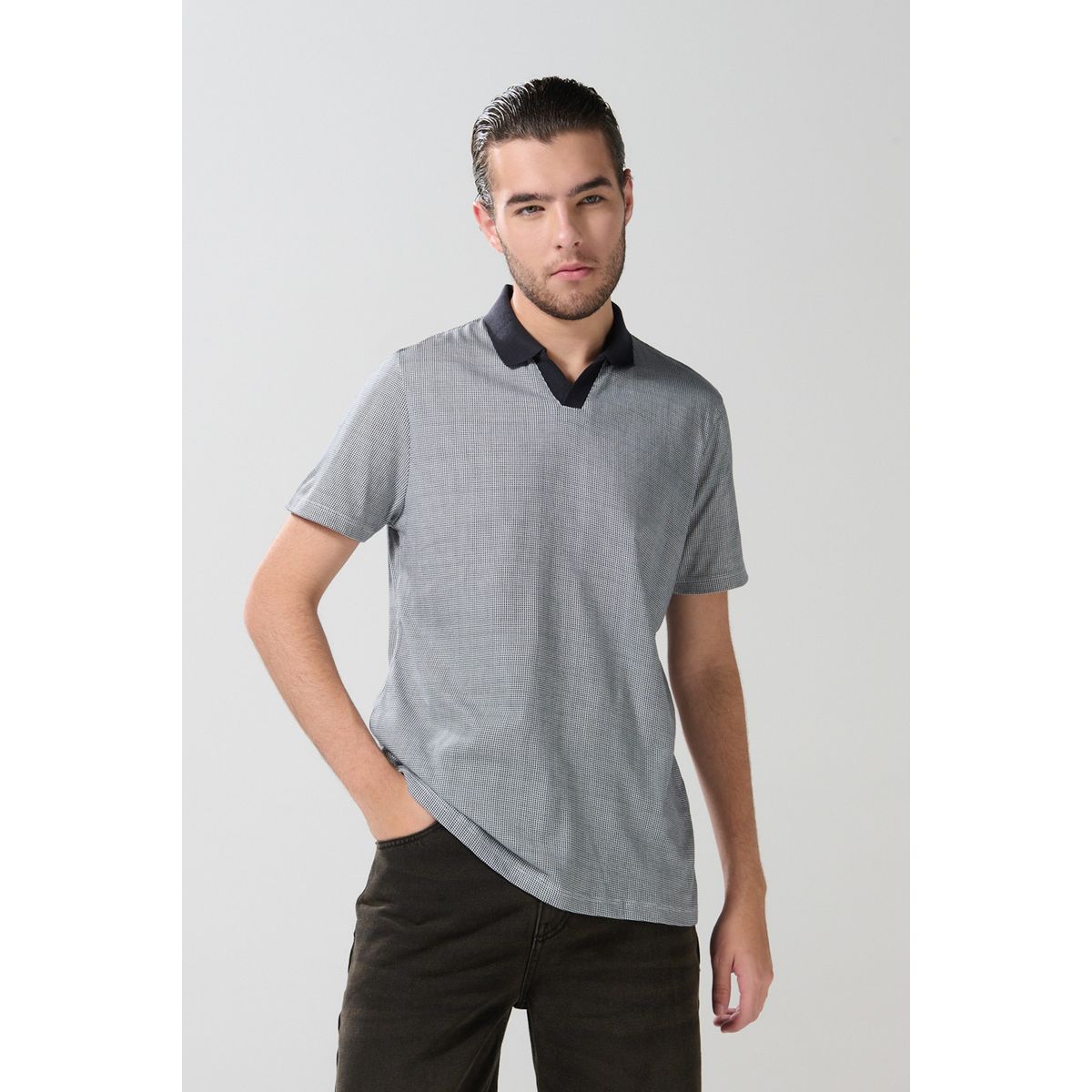 KOAJ - KOAJ Camiseta polo azul intensa con manga corta y cuello V Hombre