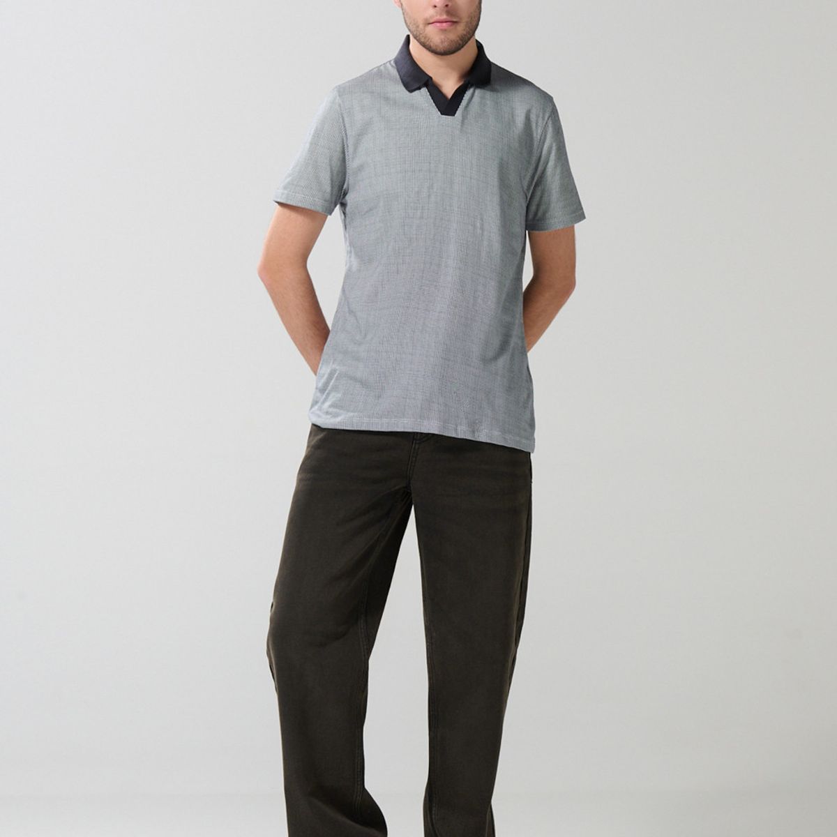 KOAJ - KOAJ Camiseta polo azul intensa con manga corta y cuello V Hombre
