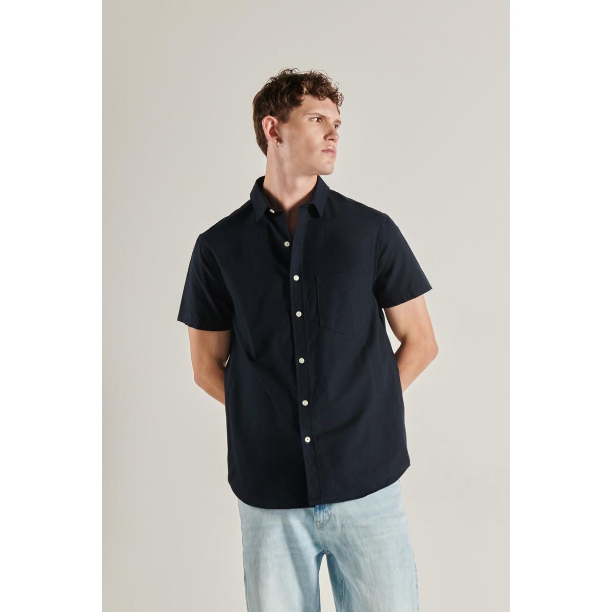 KOAJ - KOAJ Camisa manga corta en slim fit en colores solidos acor Hombre