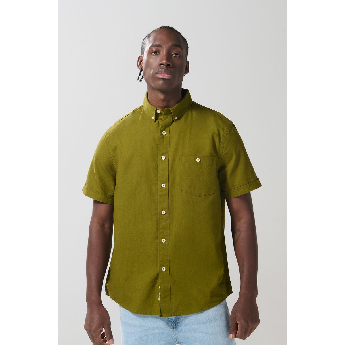 KOAJ - KOAJ Camisa unicolor con bolsillo en frente y cuello button  Hombre