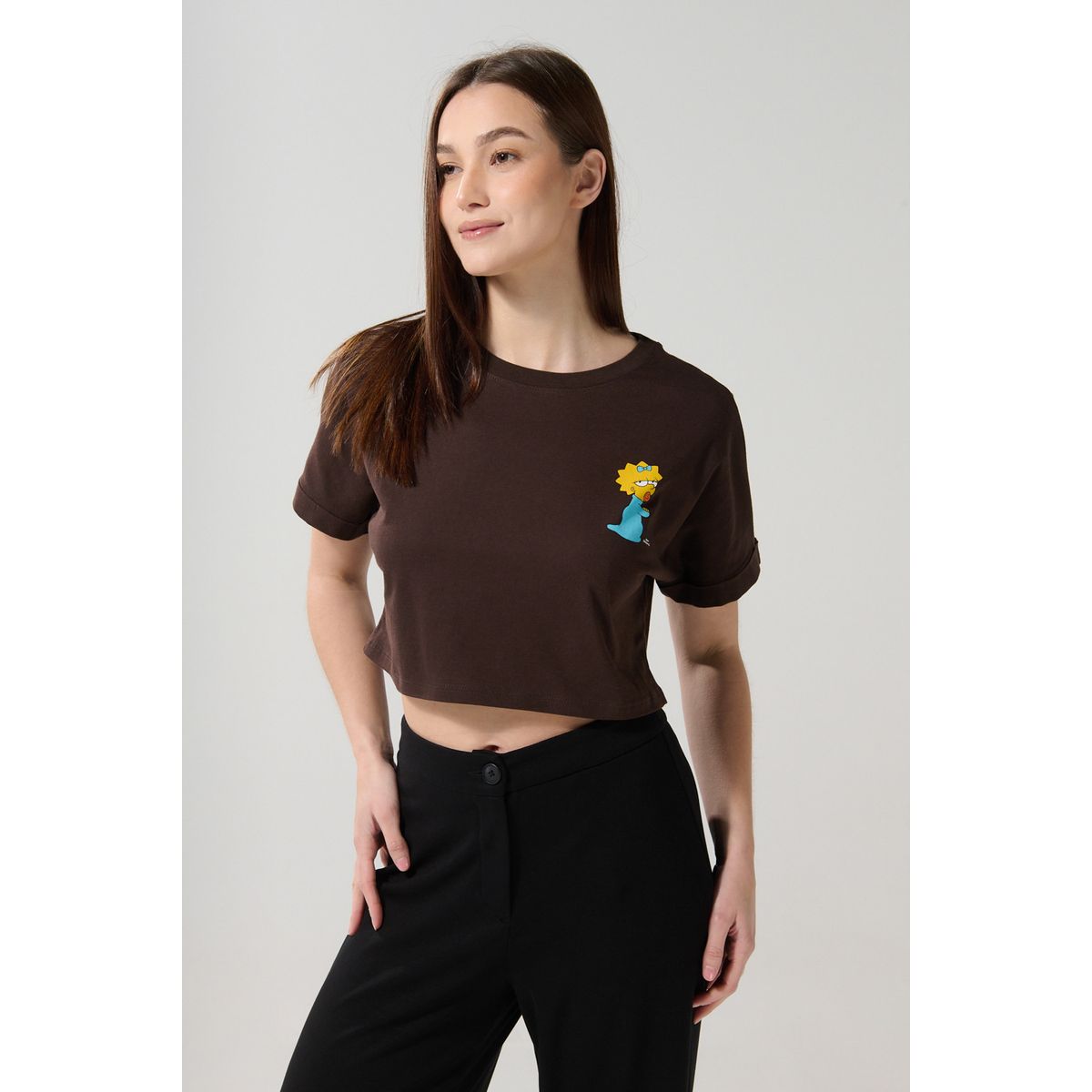 KOAJ - KOAJ Camiseta café crop top oversize con diseño de Los Simps Mujer