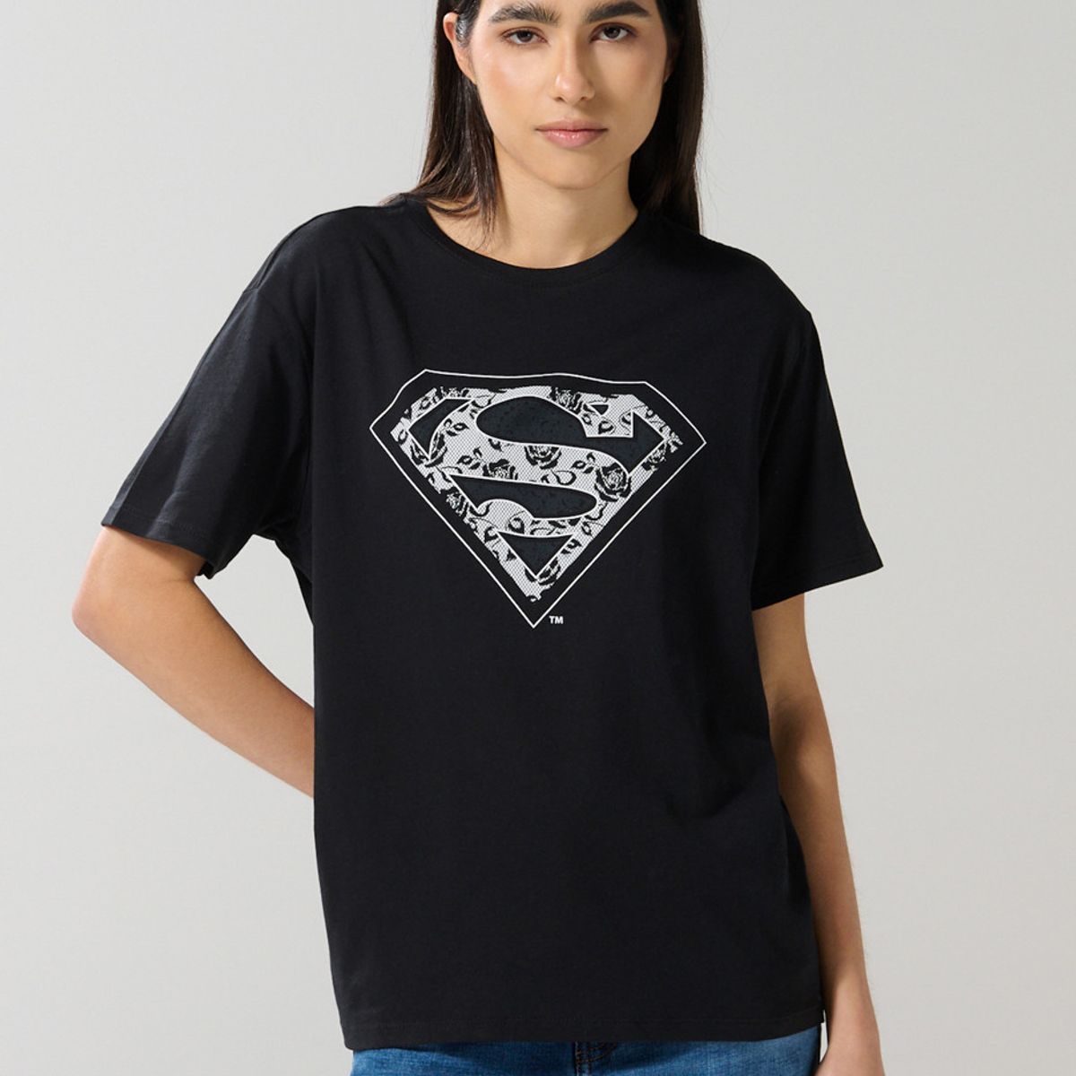 KOAJ - KOAJ Camiseta negra manga corta con arte de Superman Mujer