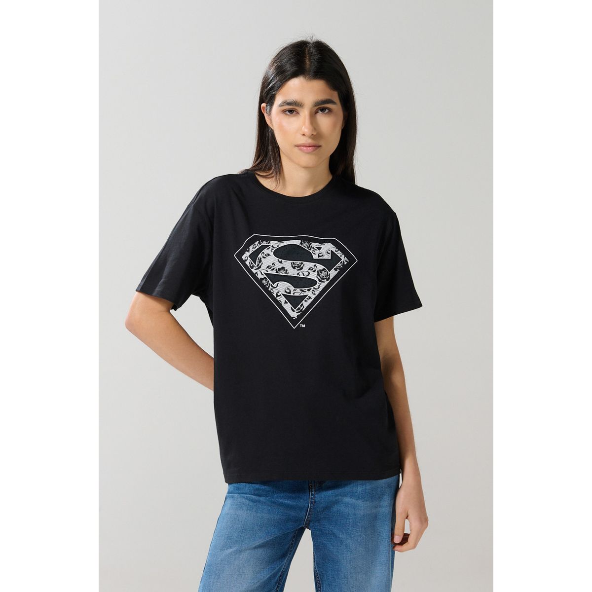KOAJ - KOAJ Camiseta negra manga corta con arte de Superman Mujer