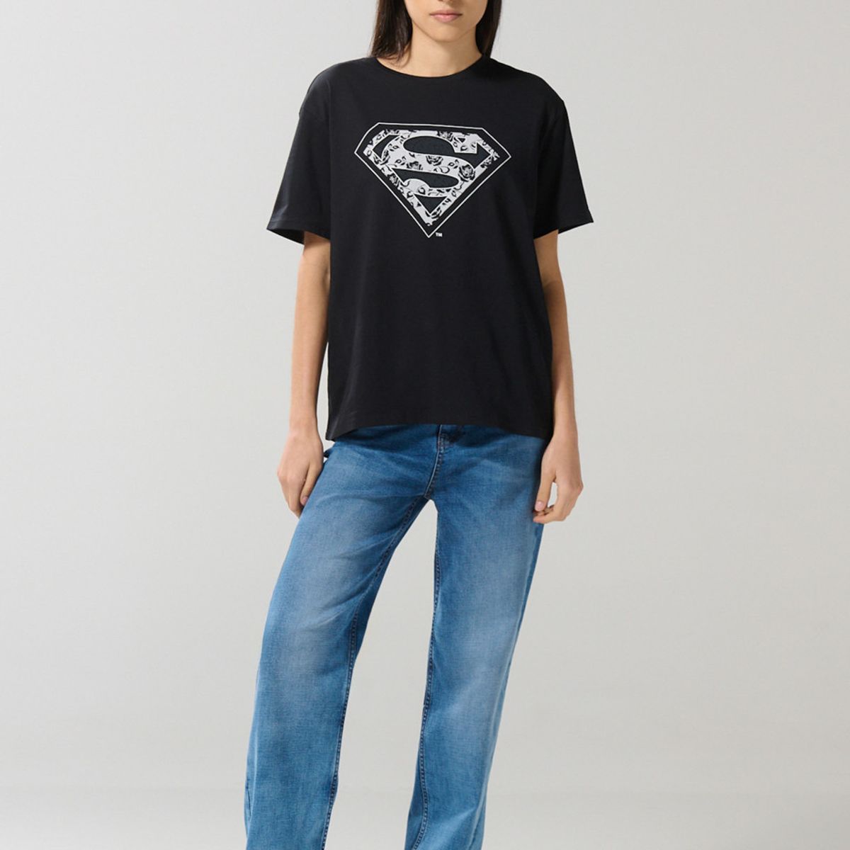 KOAJ - KOAJ Camiseta negra manga corta con arte de Superman Mujer