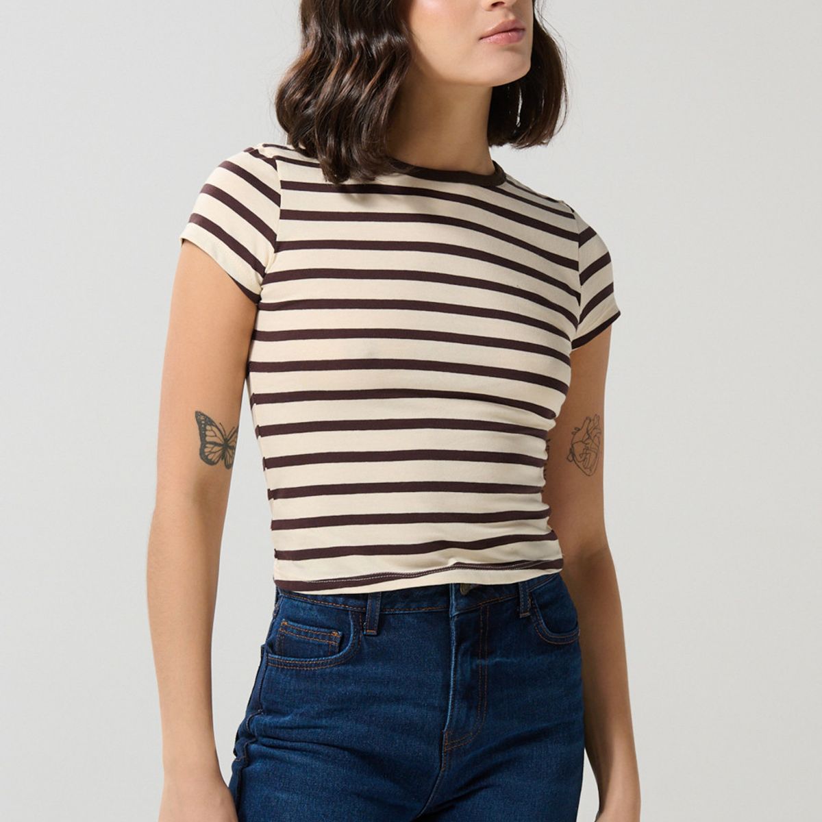 KOAJ - KOAJ Camiseta cuello redondo crema clara con diseños de raya Mujer