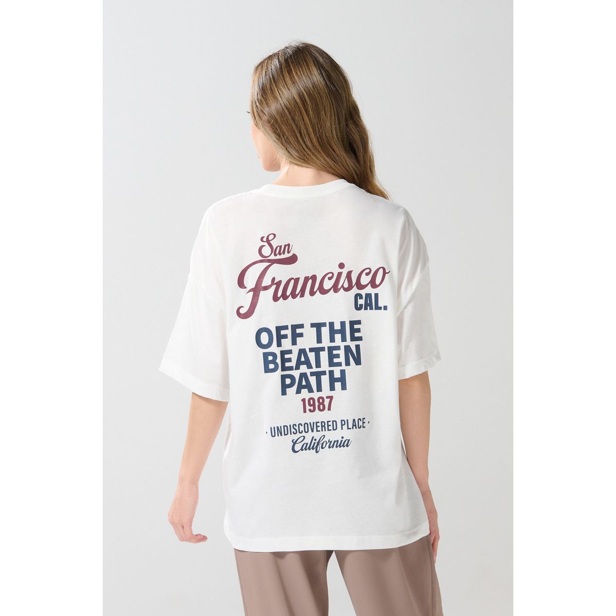 KOAJ - KOAJ Camiseta crema oversize college con manga corta Mujer