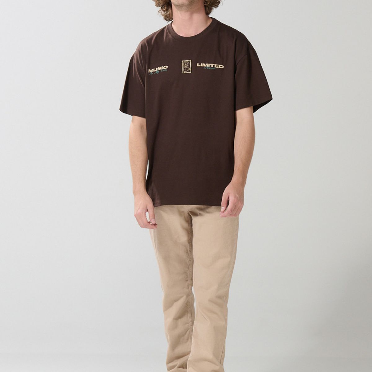 KOAJ - KOAJ Camiseta oversize café de Mickey and Friends manga cort Hombre