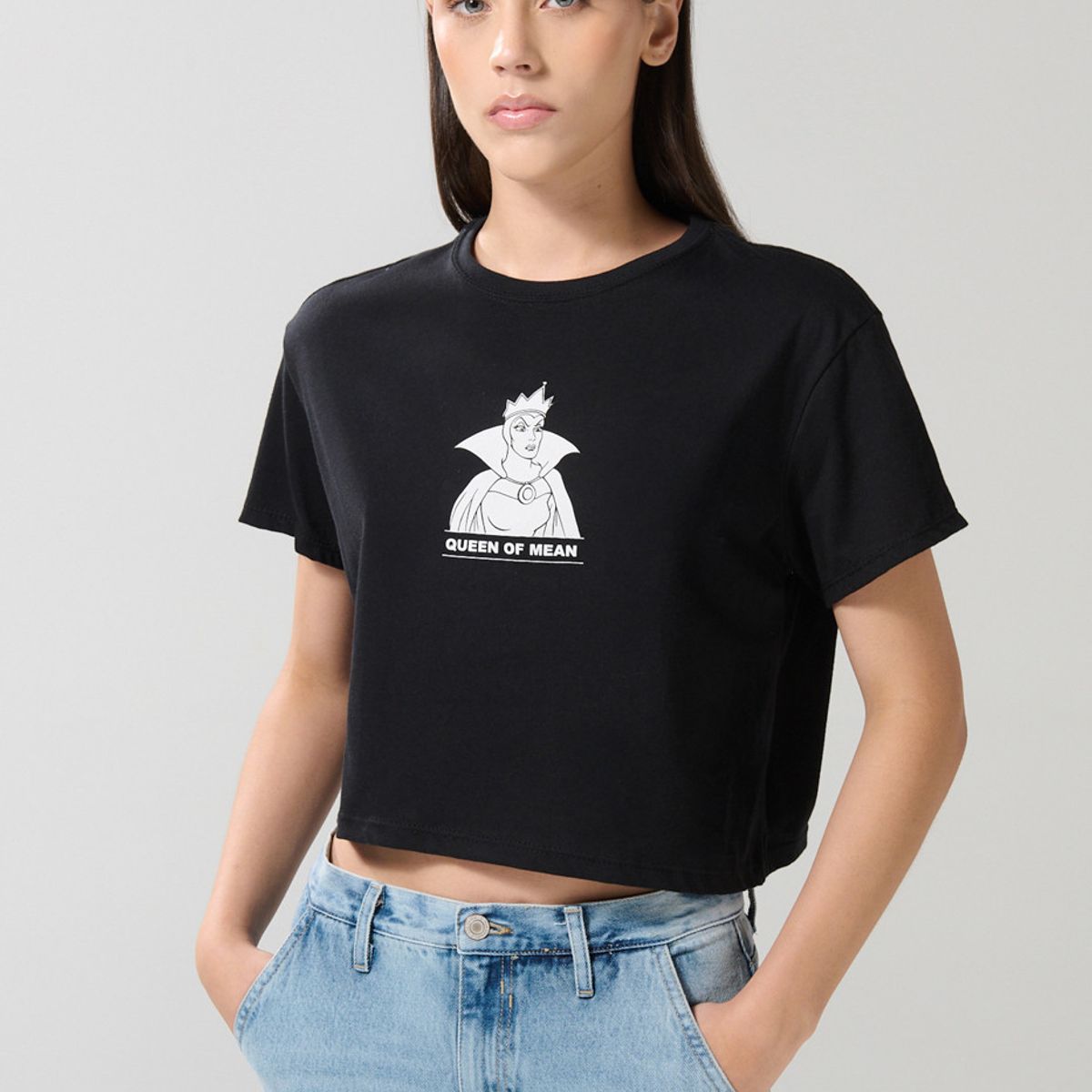 KOAJ - KOAJ Camiseta crop top negra con diseño de Reina Malvada Mujer