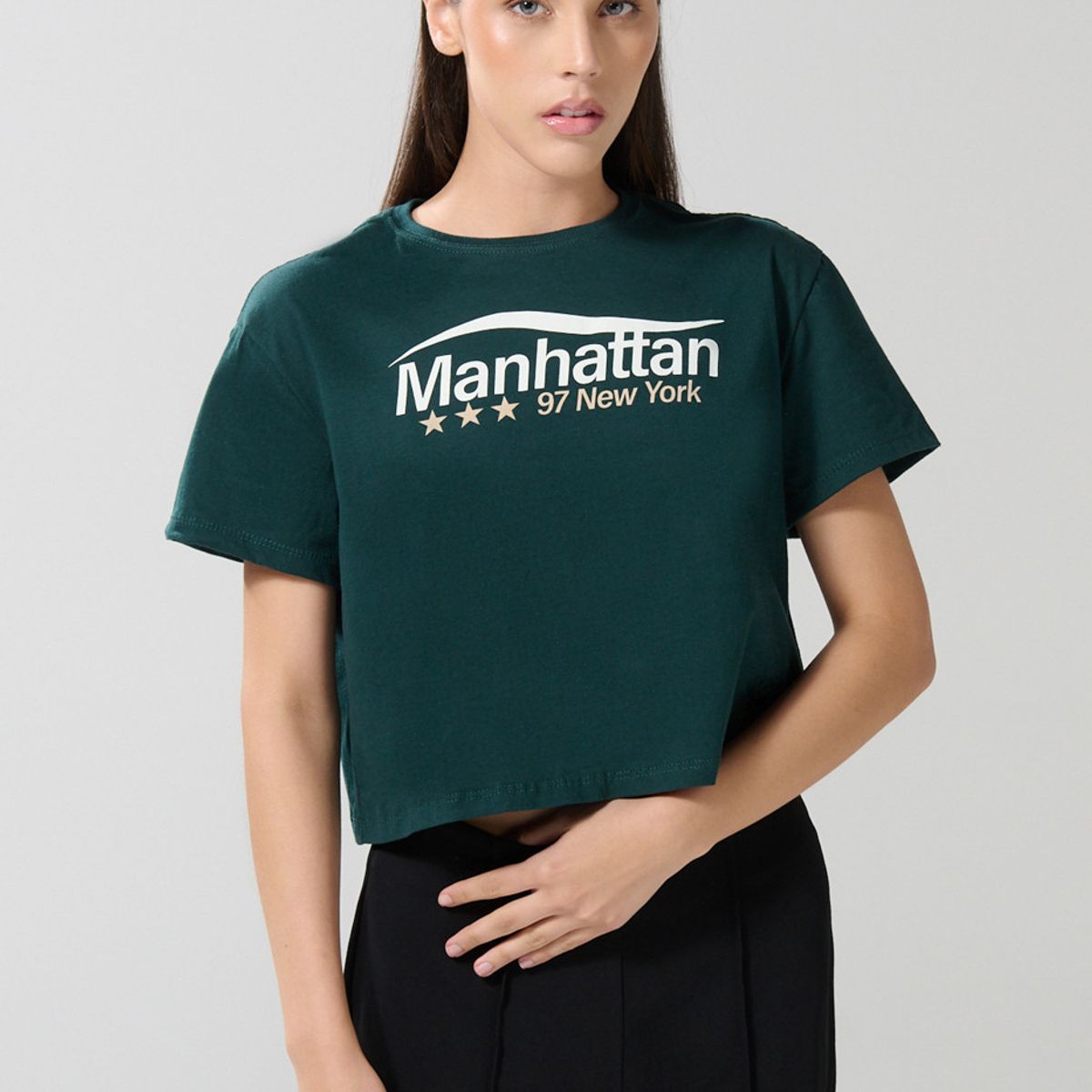 KOAJ - KOAJ Camiseta unicolor crop top con estampado college en fre Mujer