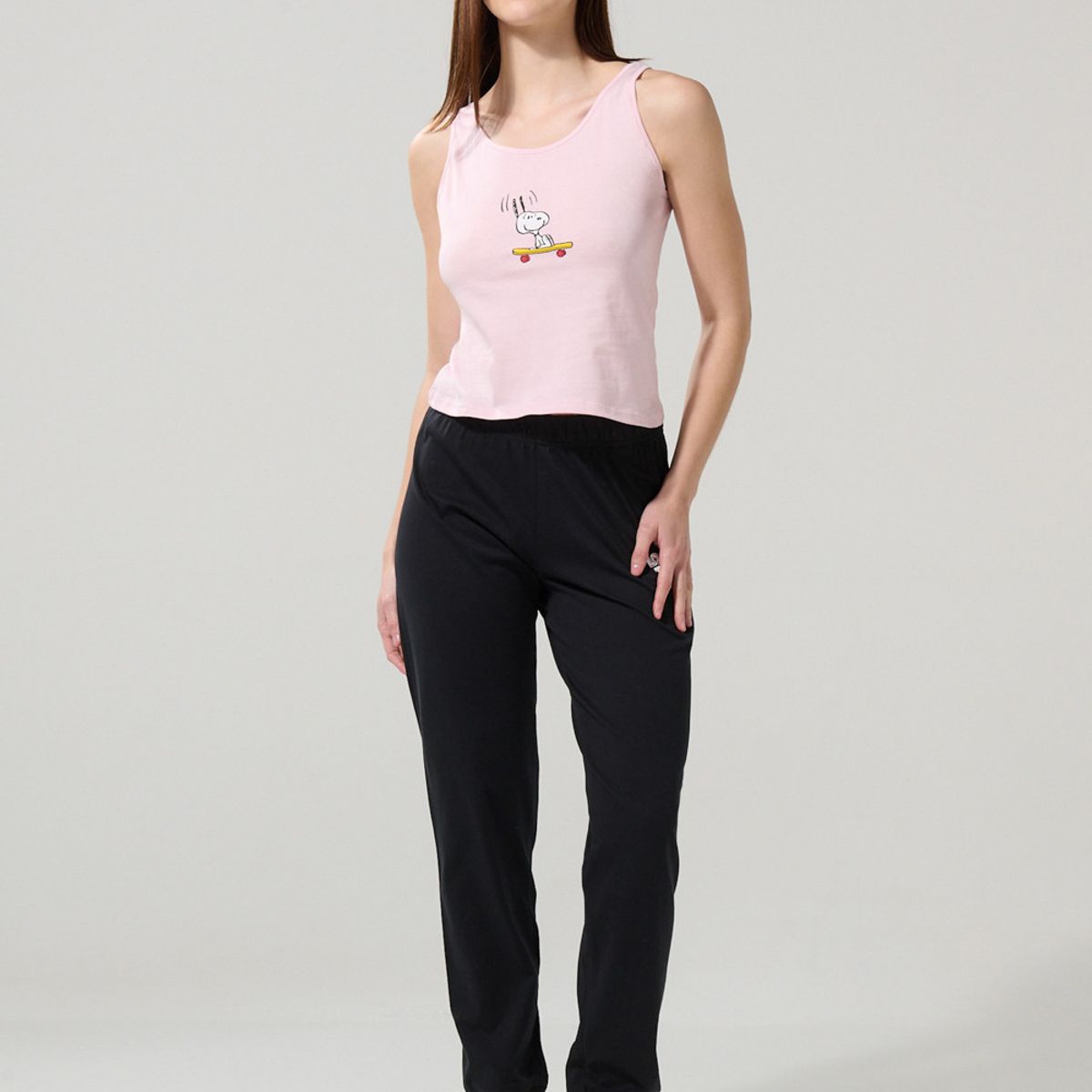 KOAJ - KOAJ Camiseta manga sisa rosada clara con arte de Snoopy Mujer