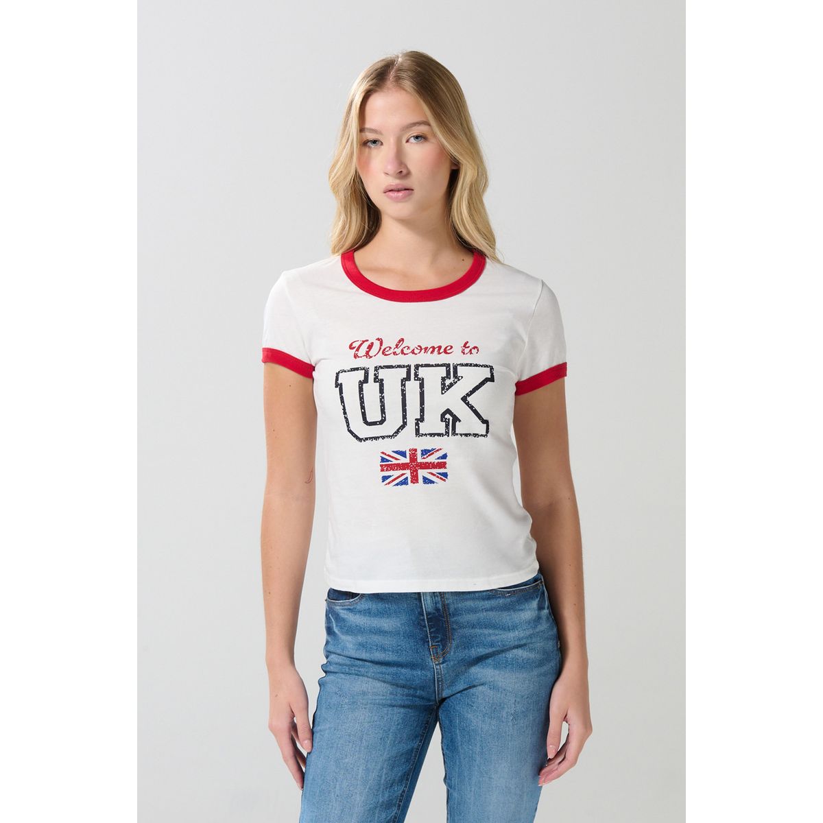 KOAJ - KOAJ Camiseta college crema manga corta con contrastes rojos Mujer