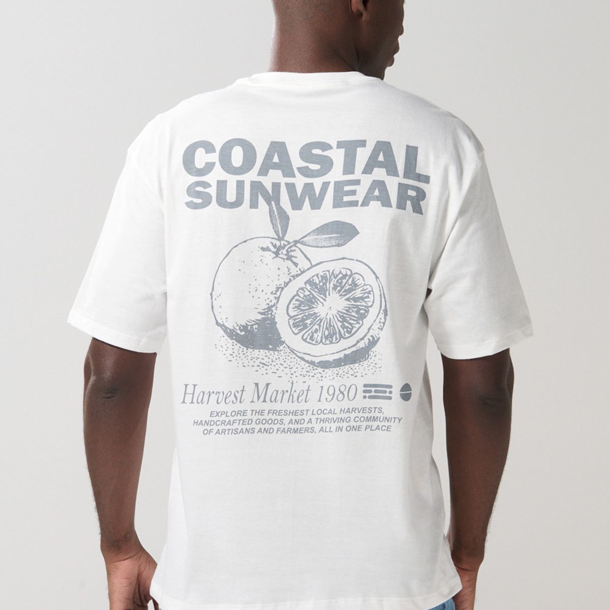 KOAJ - KOAJ Camiseta crema clara con manga corta y diseño de frutas Hombre