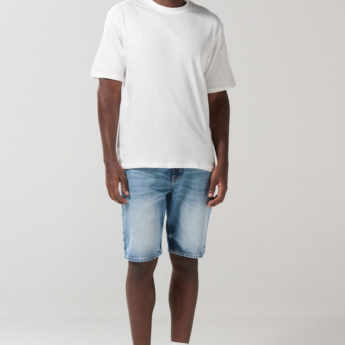 KOAJ - KOAJ Camiseta crema clara con manga corta y diseño de frutas Hombre