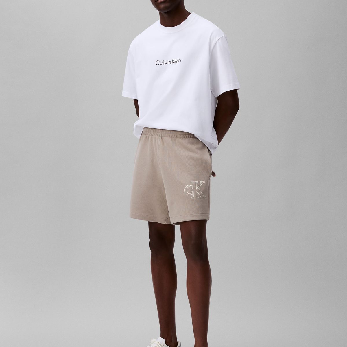 CALVIN KLEIN - Pantaloneta beige de punto de canalé con monograma bordado Calvin Klein